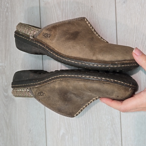 UGG Australia Women's 5135 Leather  Shearling Clogs Mule Clog Sheepskin Shoes 9 - Picture 9 of 10